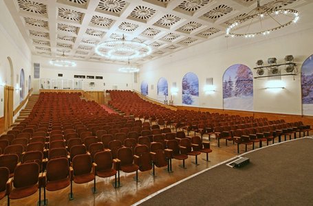 Показ видеоверсии спектакля с субтитрами