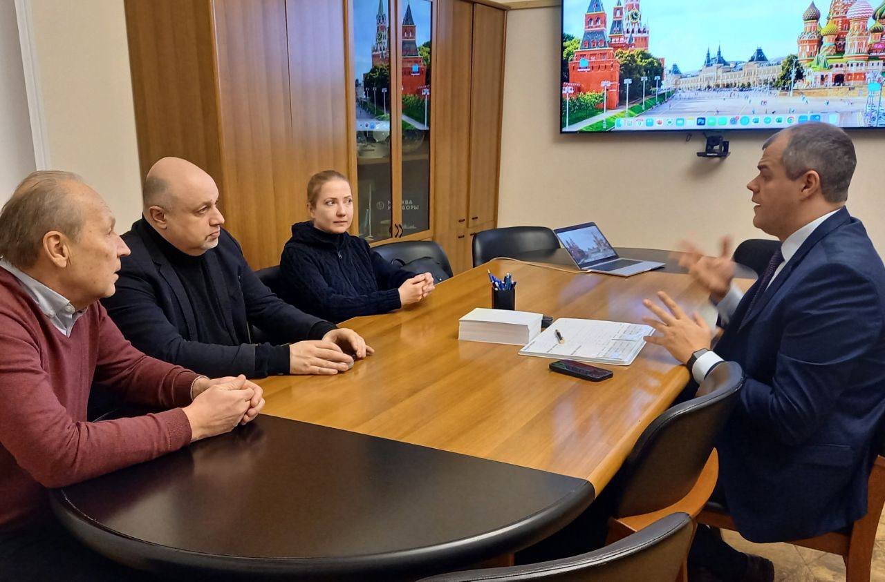 18 ноября в офисе МГО ВОГ состоялась встреча Александра Бочкова с представителями сообщества независимых юристов и адвокатов АНО «Белый свет»